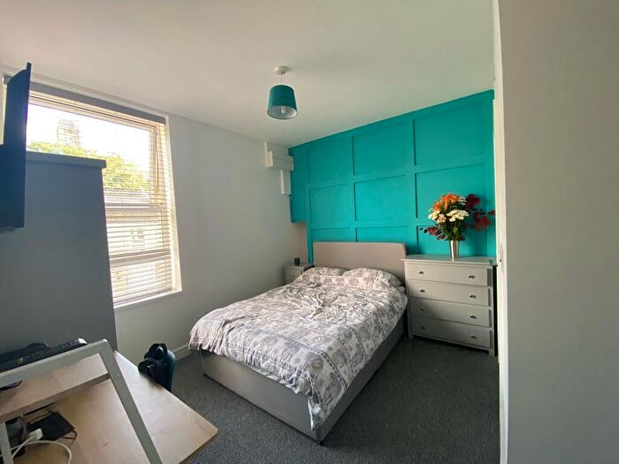 3 Bedroom Maisonette To Rent In St Helens Crescent, Brynmill, Swansea, SA1