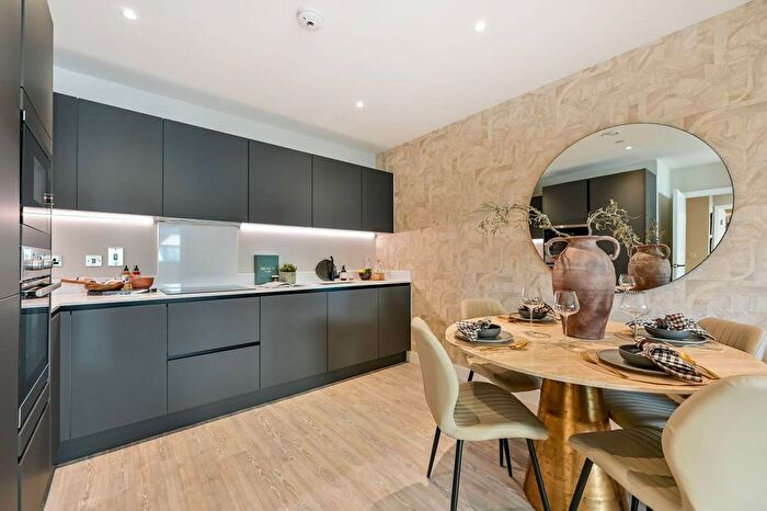 Studio For Sale In Kew Bridge Rise, Kew Bridge, TW8