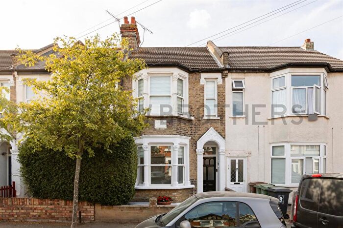 1 Bedroom Apartment To Rent In Scholars Road, Chingford, E4