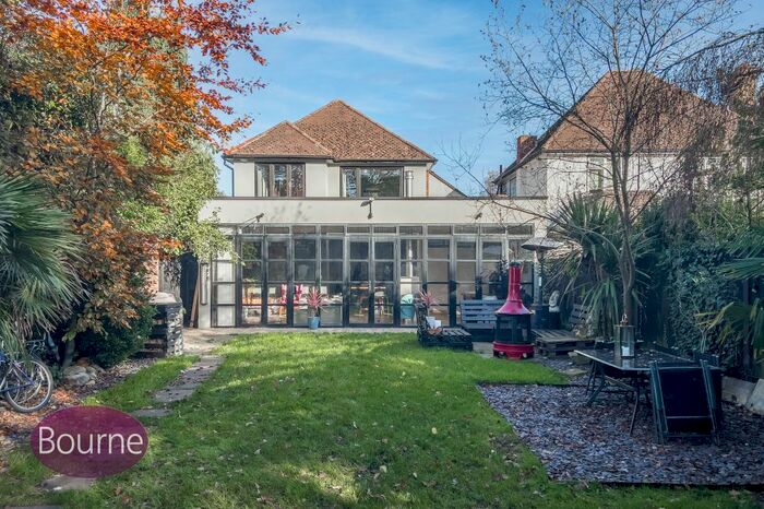 4 Bedroom Detached House To Rent In Claygate Lane, Esher KT10