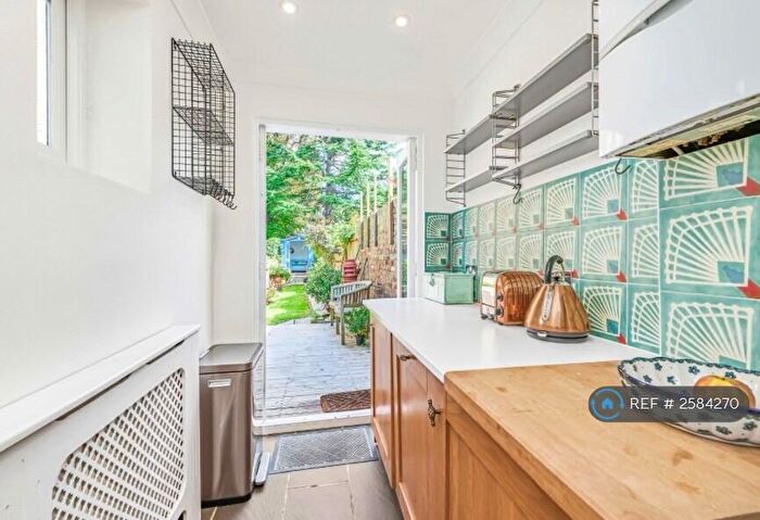 1 Bedroom Semi-Detached House To Rent In Grove Lane, London, SE5
