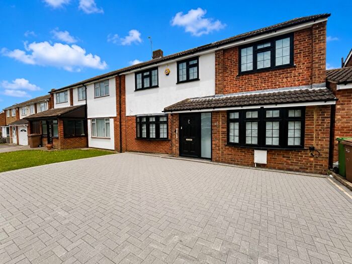 4 Bedroom Semi Detached House For Sale In Calverton Road, Luton, Bedfordshire, LU3