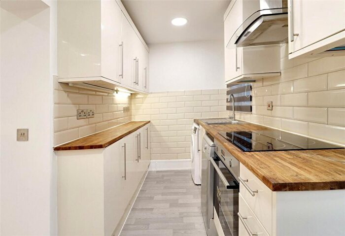 2 Bedroom Apartment To Rent In Mountgrove Road, Highbury, London, N5