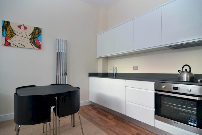1 Bedroom Flat To Rent In Castletown Road, West Kensington, W14