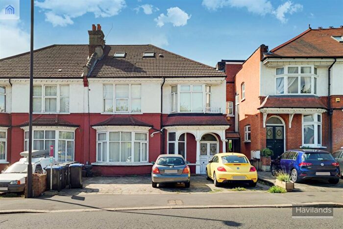 2 Bedroom Flat To Rent In Station Road, Winchmore Hill, N21