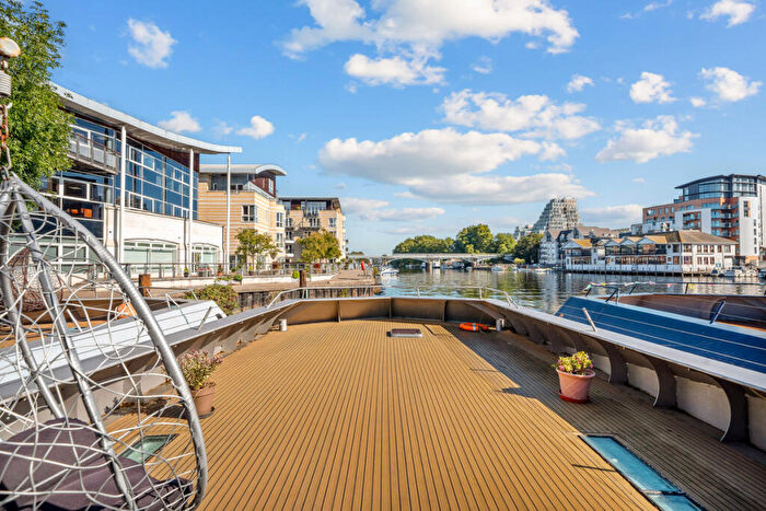3 Bedroom House Boat For Sale In Panther Quay, Kingston Upon Thames, KT1
