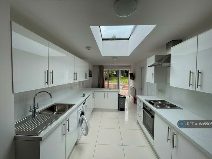 6 Bedroom Semi-Detached House To Rent In Cabell Road, Guildford, GU2