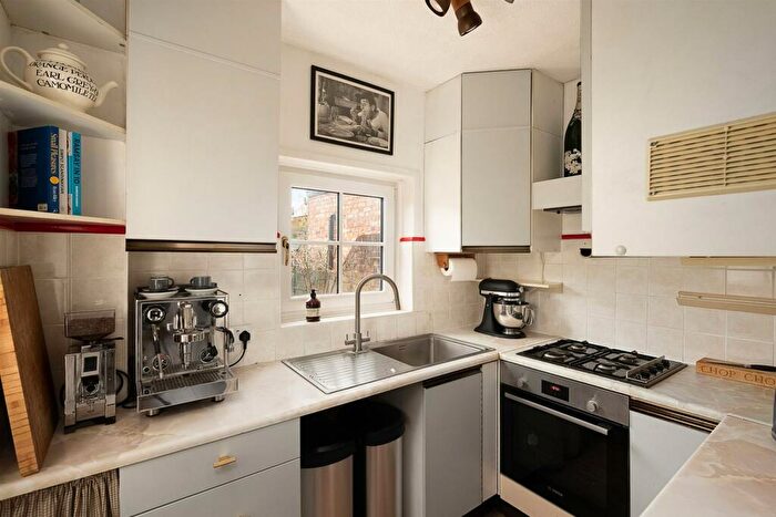 3 Bedroom Terraced House For Sale In Wilson Avenue, Henley-On-Thames, RG9