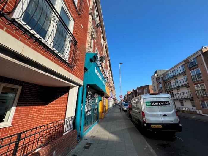 1 Bedroom Apartment To Rent In Elm Court, PO5