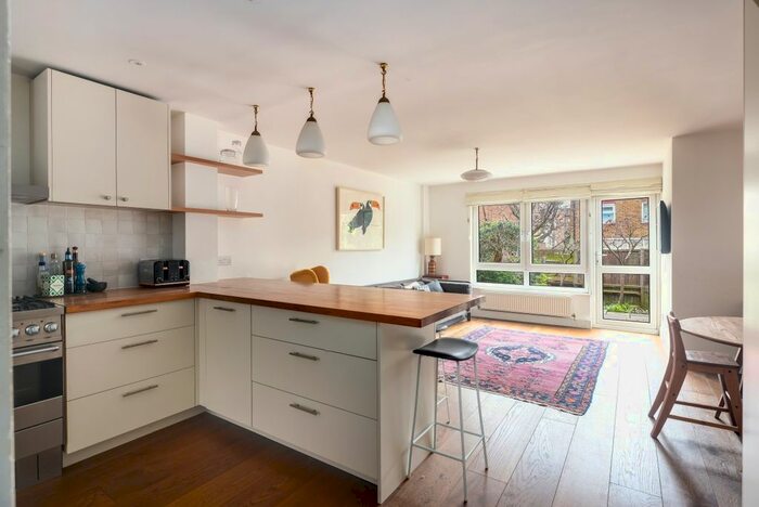 2 Bedroom Maisonette To Rent In Columbia Road, London, E2