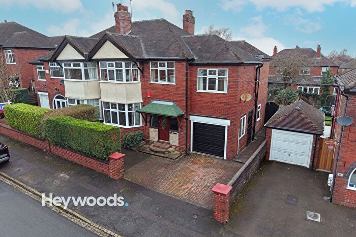 5 Bedroom Semi-Detached House For Sale In Walleys Drive, Basford, Newcastle-Under-Lyme, Staffordshire, ST5