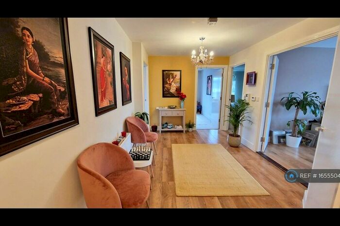 3 Bedroom Flat To Rent In Kingsquarter, Maidenhead, SL6