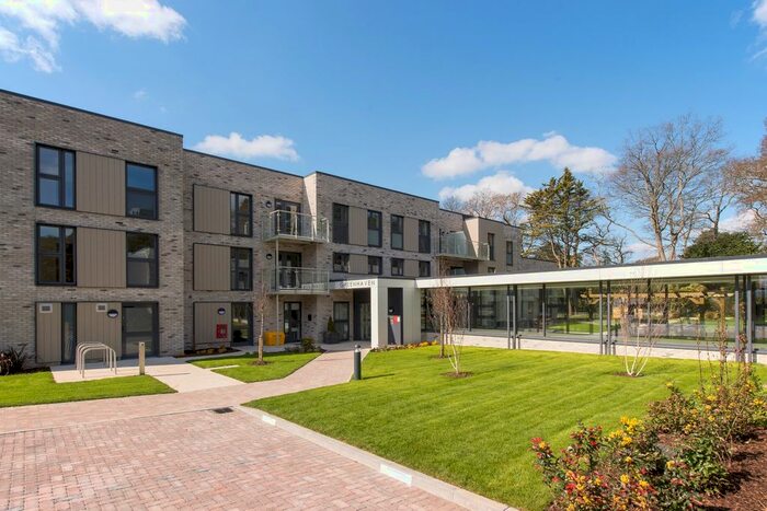 2 Bedroom Flat To Rent In Lindsay Road, Branksome Park, Poole, BH13