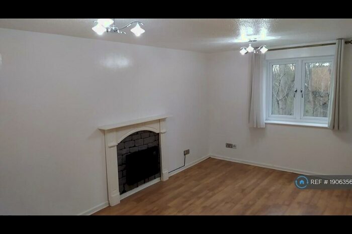 1 Bedroom Flat To Rent In Geddington Court, Waltham Cross, EN8