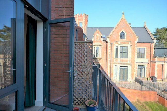 1 Bedroom Flat To Rent In Nixey Close, Slough, Berkshire, SL1