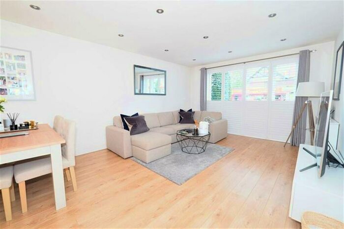 2 Bedroom Apartment To Rent In Valley Lodge, Valley Hill, Loughton, IG10