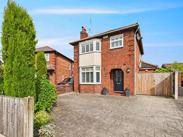 3 Bedroom Detached House For Sale In Shaftesbury Avenue, Vicars Cross, CH3