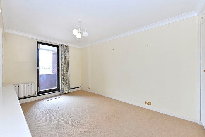 1 Bedroom Flat To Rent In Nine Elms Lane, London, SW8