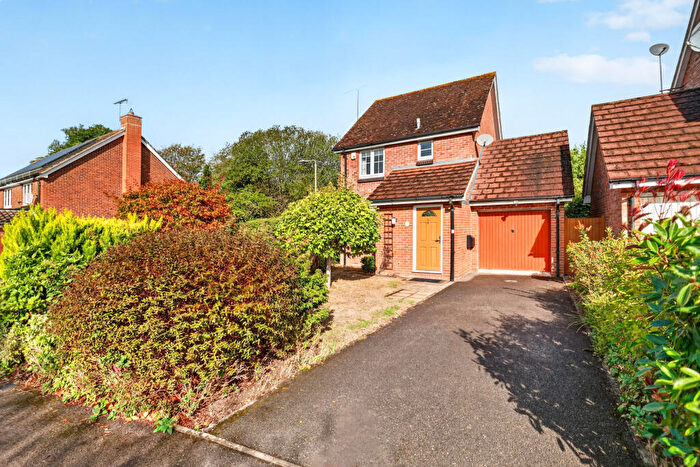 3 Bedroom Detached House For Sale In Clover Close, Wokingham, RG40