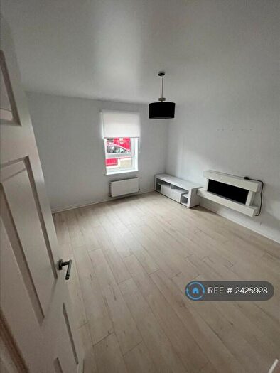 1 Bedroom Flat To Rent In Castle Street, Paisley, PA1