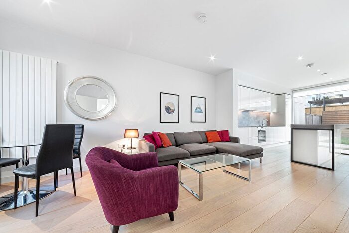 3 Bedroom Flat To Rent In Starboard Way, Royal Wharf, London, E16