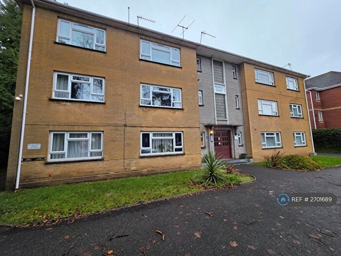 2 Bedroom Flat To Rent In Warwick Court, Bournemouth, BH8