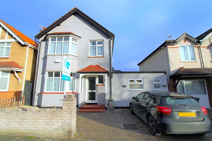 4 Bedroom Detached House To Rent In Douglas Road, Surbiton, KT6