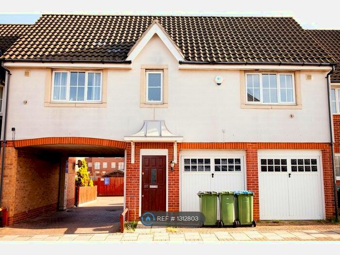 2 Bedroom Maisonette To Rent In Waterside Close, London SE28