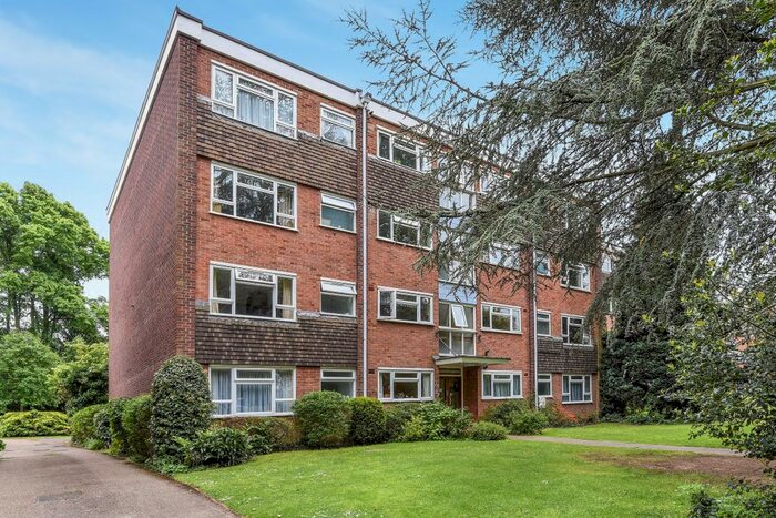 2 Bedroom Flat To Rent In Lovelace Road, Surbiton, KT6