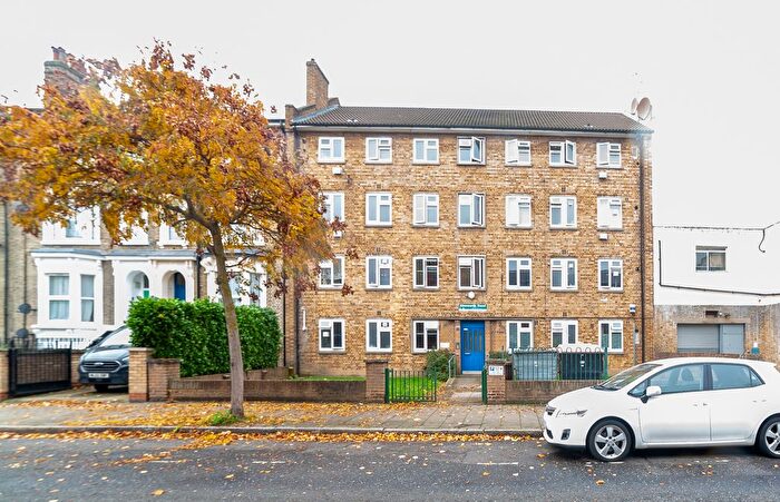 3 Bedroom Flat To Rent In Ainsworth Road, London, E9