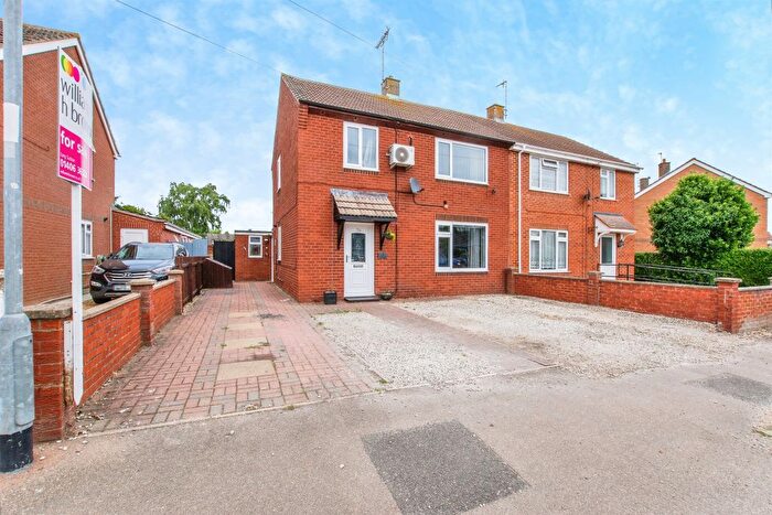 4 Bedroom Semi-Detached House For Sale In Daniels Crescent, Long Sutton, Spalding, PE12