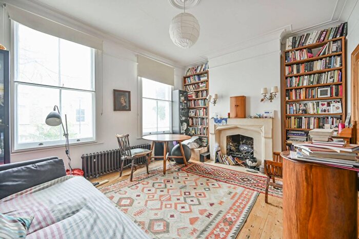 3 Bedroom Maisonette For Sale In Archway, Archway, London, N19