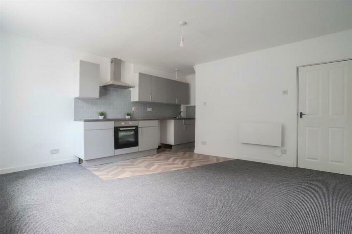 2 Bedroom House To Rent In Burnley Road East, Rossendale, BB4