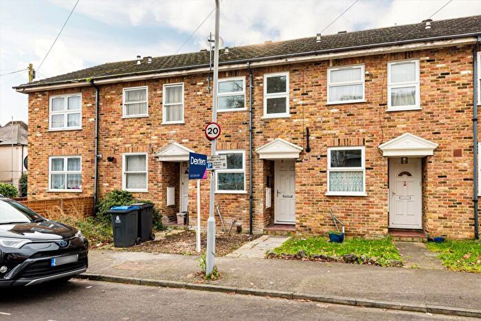 2 Bedroom House For Sale In Vincent Road, Kingston Upon Thames, KT1