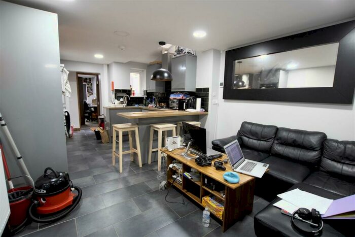 6 Bedroom House To Rent In Teignmouth Road, Birmingham, B29