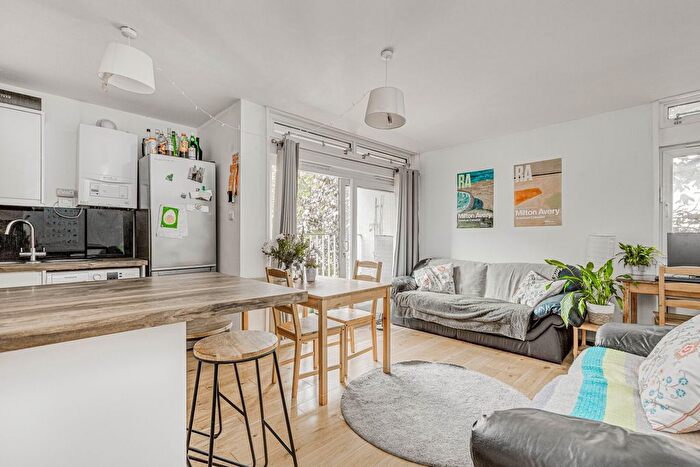 4 Bedroom Flat To Rent In Cedars Road, Clapham Town, SW4