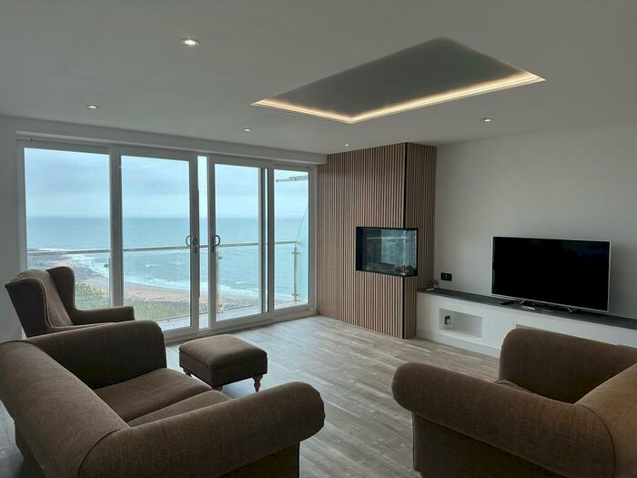 2 Bedroom Apartment To Rent In Highcliffe Court, Langland, SA3