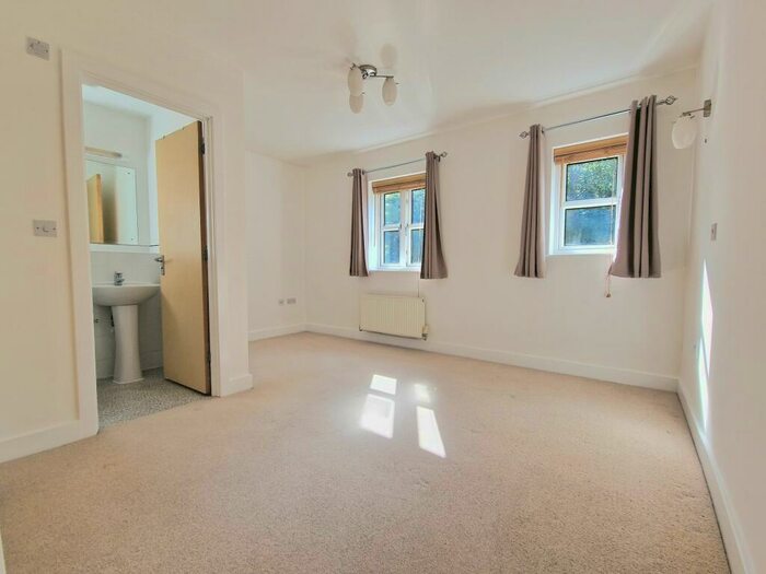 2 Bedroom Apartment To Rent In Ardwick Court, Sycamore Road, Farnborough, GU14