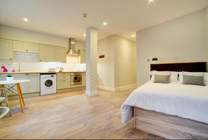 1 Bedroom Apartment To Rent In Park View, Peel Street, NG1