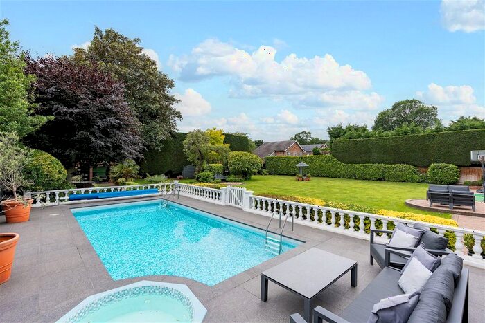 5 Bedroom Detached House For Sale In Herbert Road, Hornchurch, RM11