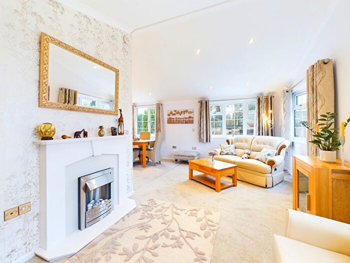 2 Bedroom Mobile/park Home For Sale In Vale Of York Sheriff Hutton Road, Strensall, York, North Yorkshire, YO32