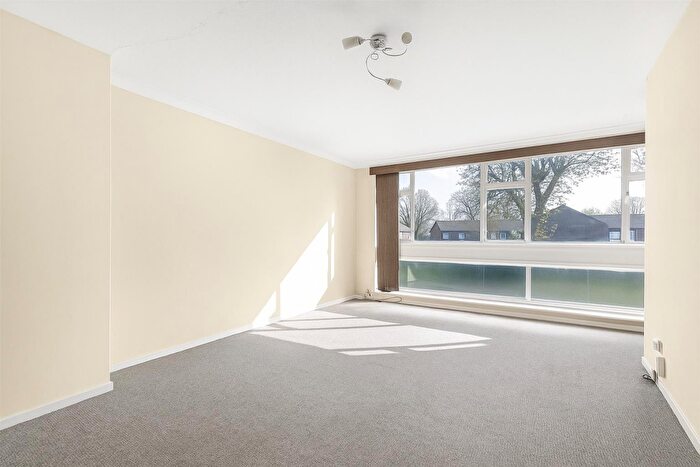 3 Bedroom Town House For Sale In North Street, Carshalton, SM5