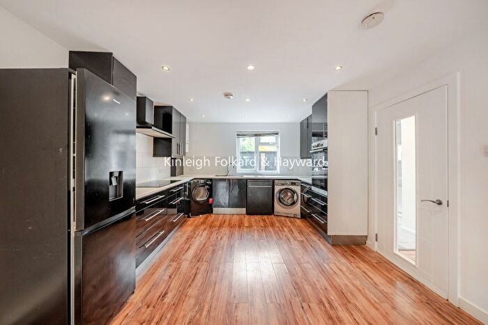 2 Bedroom Flat To Rent In Haslemere Road, London, N8