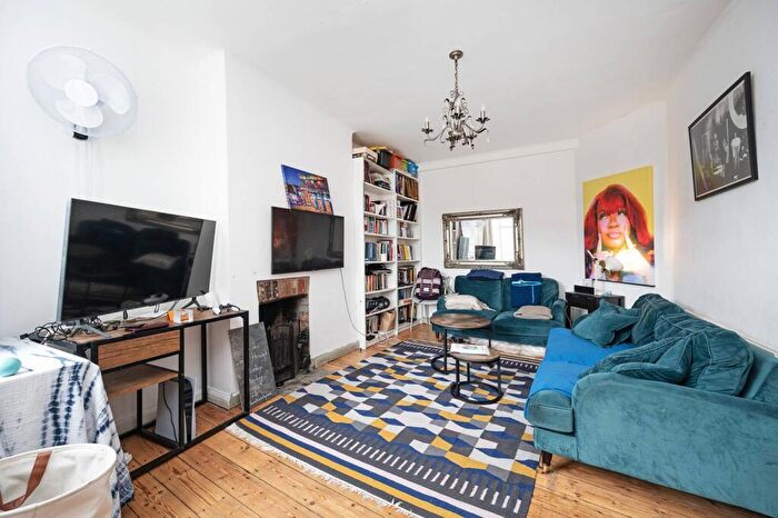 2 Bedroom Flat For Sale In Heneage Street, Spitalfields, London, E1