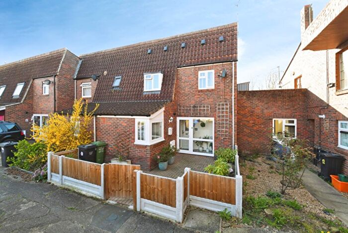 3 Bedroom End Of Terrace House For Sale In Blackmores, Basildon, Essex, SS15