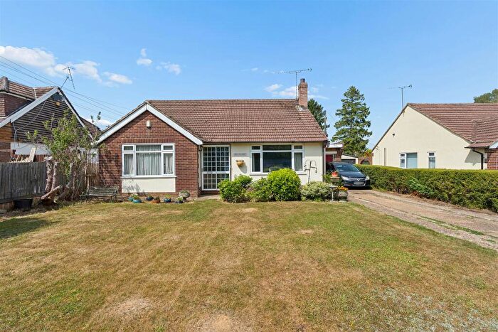 4 Bedroom Detached Bungalow For Sale In Newlands Lane, Meopham, DA13