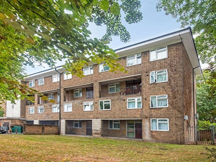 1 Bedroom Flat To Rent In Canterbury Crescent, London, SW9