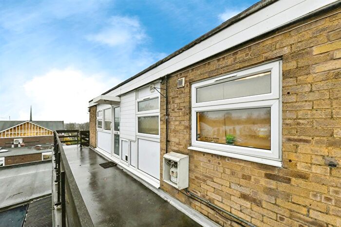 2 Bedroom Flat For Sale In The Glebe, Stevenage, SG2