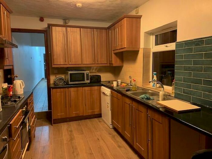 6 Bedroom Terraced House To Rent In Dawlish Road, Selly Oak, Birmingham, B29