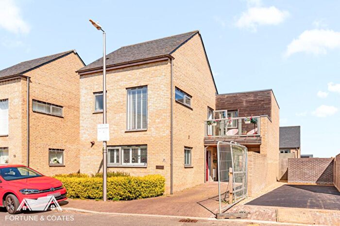 4 Bedroom Link Detached House For Sale In Round House Way, Newhall, Harlow, CM17